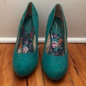 Teal pumps size 8